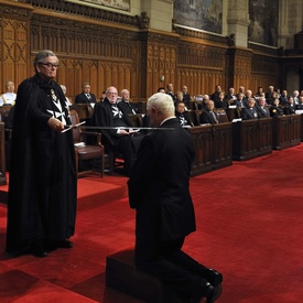 Le gouverneur général est investi de l'Ordre de Saint-Jean