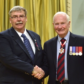 Remise de Décorations pour actes de bravoure