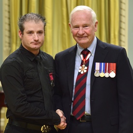 Remise de Décorations pour actes de bravoure