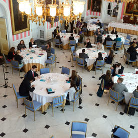 Discussion en table ronde sur la participation des jeunes