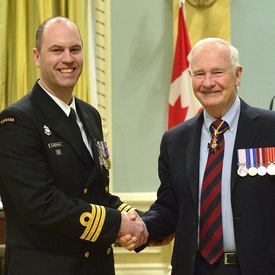 Remise de décorations militaires