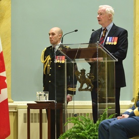 Remise de décorations militaires