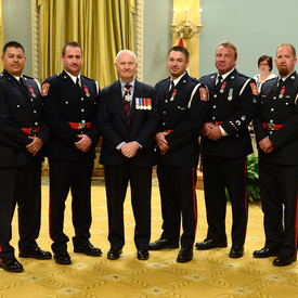 Remise de décorations pour actes de bravoure