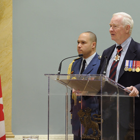 Remise de décorations pour actes de bravoure
