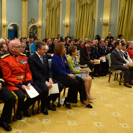 Remise de décorations pour actes de bravoure