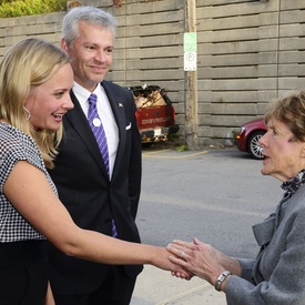 Son Excellence Sharon Johnston présente le Prix pour l'entraide