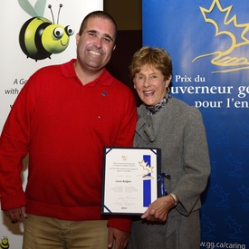Son Excellence Sharon Johnston présente le Prix pour l'entraide