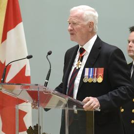 Remise de décorations pour actes de bravoure