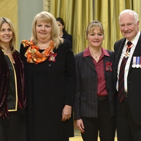 Remise de décorations pour actes de bravoure
