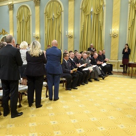 Remise de décorations pour actes de bravoure