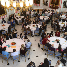 Cérémonie de citoyenneté et discussion