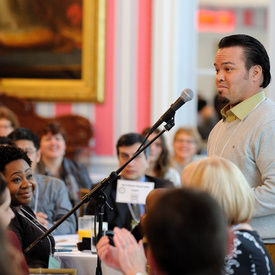 Cérémonie de citoyenneté et discussion