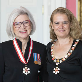 the Right Honorable Beverley McLachlin takes a photo with the Governor General.
