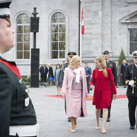 The President and the Governor General inspect the guard of honour. 
