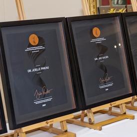 Certificats des Prix d'innovation du Gouverneur général. 