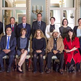Photo de groupe des récipiendaires des Prix d'innovation du Gouverneur général et de la gouverneure générale. 