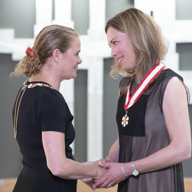 Beckie Scott shakes hands with the Governor General.