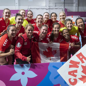The Governor General took a group photo with the Canadian women's handball team.