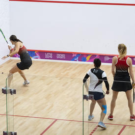 Canadian squash players Samantha Cornett and Danielle Letourneau played against Peru. 