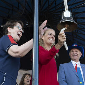 The Governor General rang the bell which started the Tintamarre. 