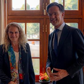 The Governor General of Canada and the Prime Minister of the Netherlands take a photo together.