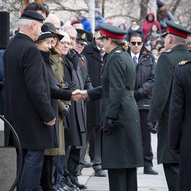 The Governor General shakes hands with the Silver Cross Mother during the National Remembrance Day Ceremony. 