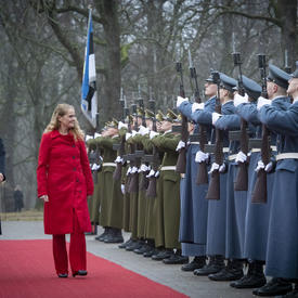 President Kersti Kaljulaid and the Governor General inspect the guard of honour. 