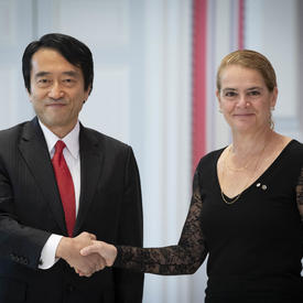 L'ambassadeur désigné du Japon remet les lettres de créance à la gouverneure générale.