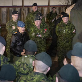 La gouverneure générale Payette visite les membres des FAC qui prennent part à l'opération REASSURANCE en Lettonie