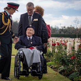 The Governor General speaks with a veteran. 