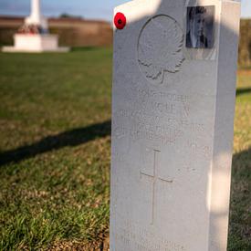 La tombe d'un soldat canadien. 
