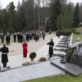 The Governor General lays a wreath at the monument. 