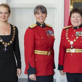 Brenda Butterworth-Carr poses with the Governor General and RCMP Commissioner Brenda Lucki.  All three are wearing their insignia. 