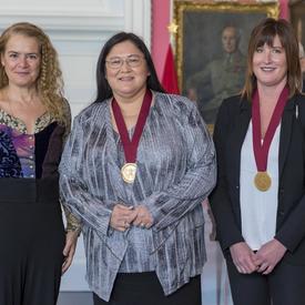 The Governor General is posing for a photo beside Maxine Hildebrandt and Lisl Gunderman.
