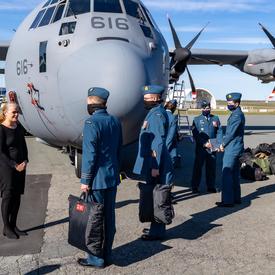 The Governor General and Commander-in-Chief of Canada talked to members of the Royal Canadian Air Force. 