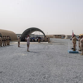 La gouverneure générale est au Camp Canada pour rencontrer des membres des Forces armées canadiennes.