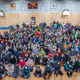 Vue du public dans un gymnase.