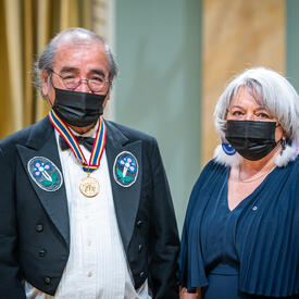 Tomson Highway, author (plays, novels, non-fiction), pianist and songwriter, receiving an award from the Governor General.