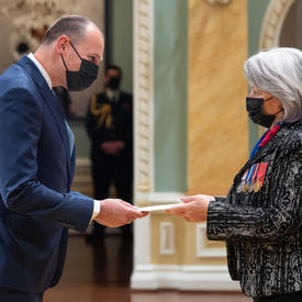 His Excellency Witold Mirosław Dzielski, Ambassador of the Republic of Poland, presents his letter to Her Excellency.
