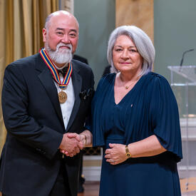 Governor General Marie Simon presents Paul Sun-Hyung Lee with his Governor General’s Performing Arts Awards