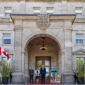 Governor General Marie Simon delivers remarks with Mr. Whit Fraser, Icelandic President Guðni Th. Jóhannesson and Ms. Eliza Reid in front of Rideau Hall.
