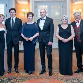 Governor General Marie Simon stands with Mr. Whit Fraser, Icelandic President Guðni Th. Jóhannesson, Ms. Eliza Reid, Canadian Prime Minister Justin Trudeau and Mrs Sophie Grégoire Trudeau