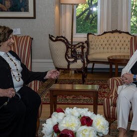 Governor General Marie Simon speaks with the Lieutenant Governor of Manitoba