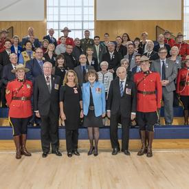 La gouverneure générale remet des distinctions honorifiques au nom de tous les Canadiens dans diverses communautés au pays pour faire connaître des histoires inspirantes, célébrer les contributions méritoires à notre société et rassembler les Canadiens. 