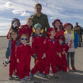 Her Excellency met with family members and children of the Snowbirds formation.