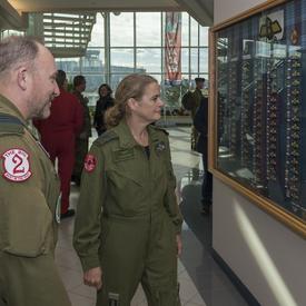 Ensuite, la gouverneure générale a visité le site du Programme d’entraînement en vol de l’OTAN au Canada.