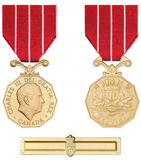 Insigne de la Décoration des Forces canadiennes