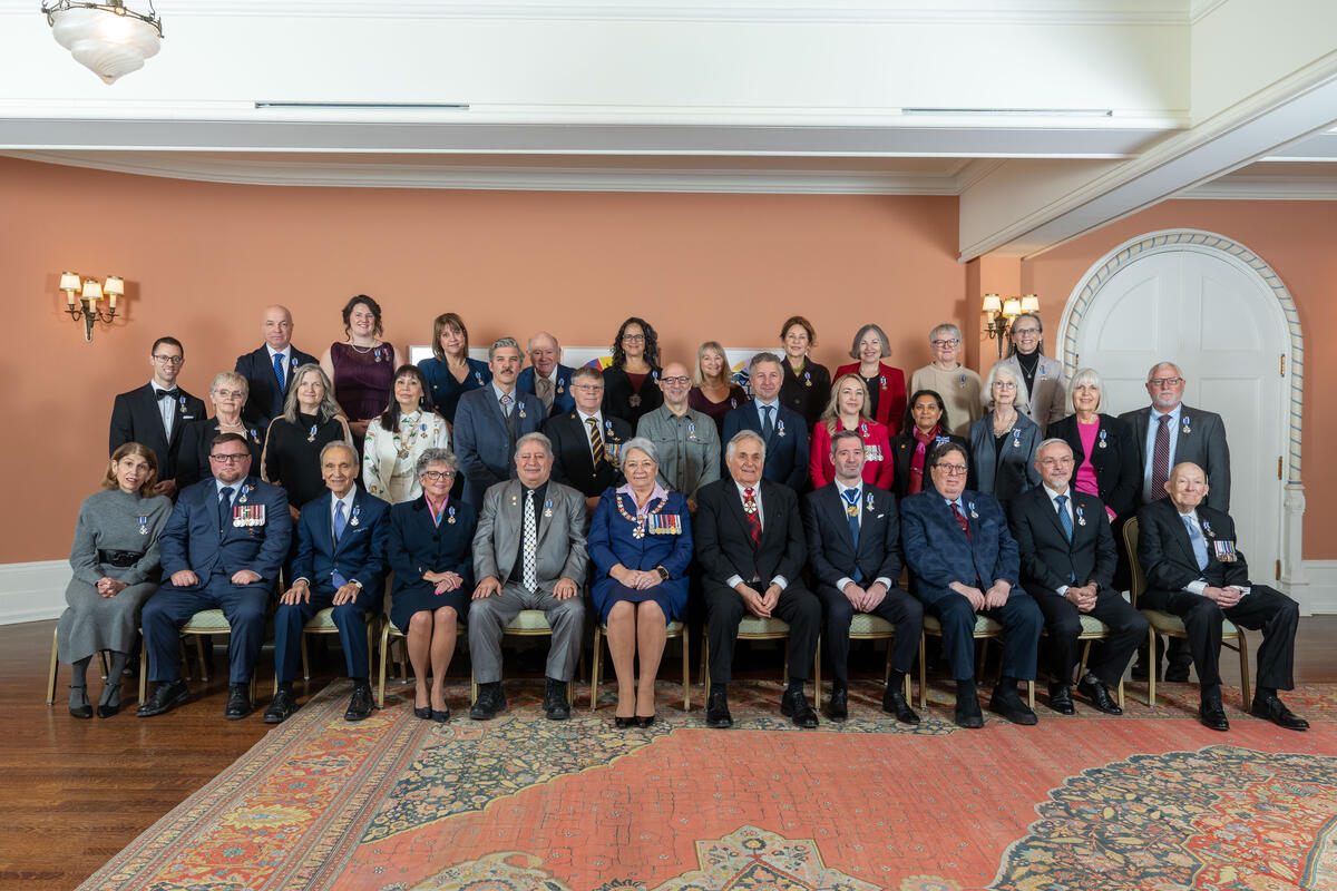 Governor General Mary Simon posing with recipients of Meritorious Service Decorations.