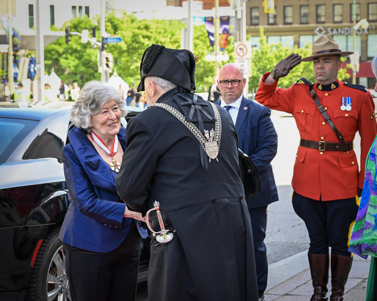 Louise Arbour shaking hands with the Usher of the Black Rod outside of the Senate.