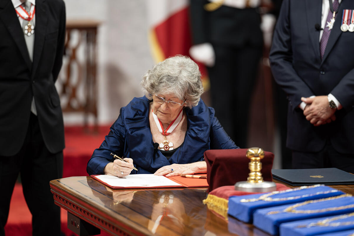 Governor General Louise Arbour signing a document during the Installation Ceremony at the Senate.
